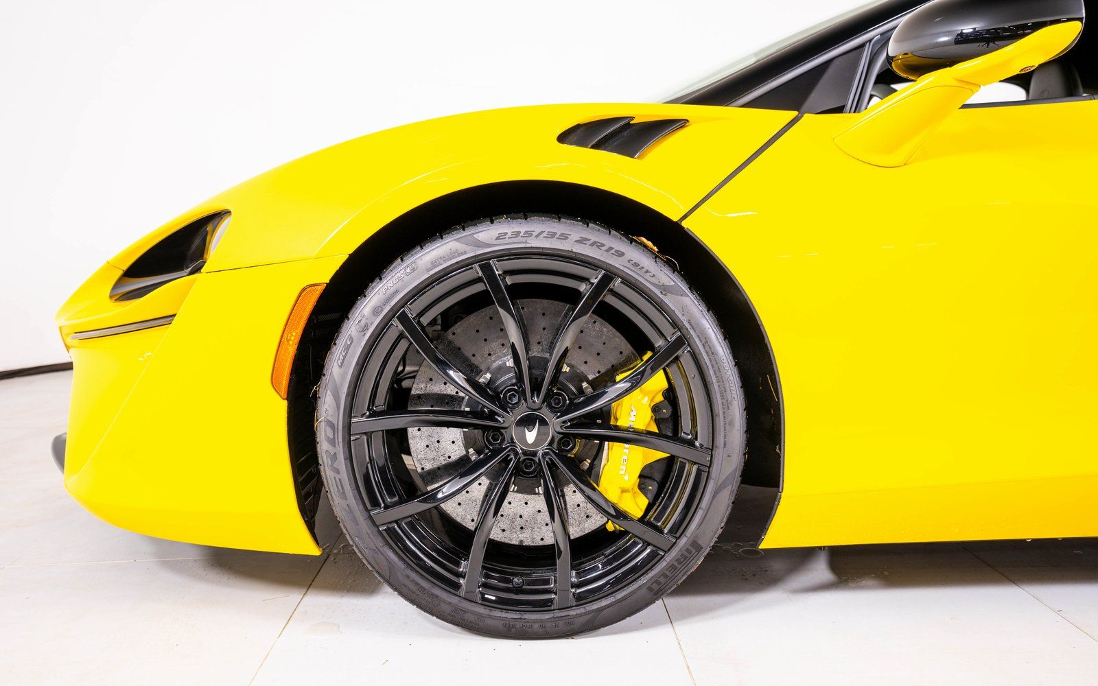 2023 McLaren Artura TechLux